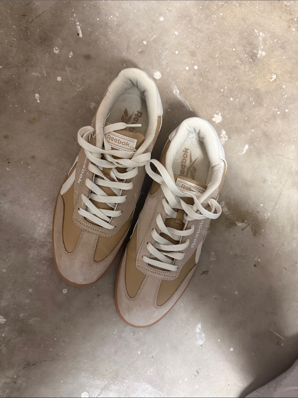 Reebok Men’s Sneakers in Tan and Cream